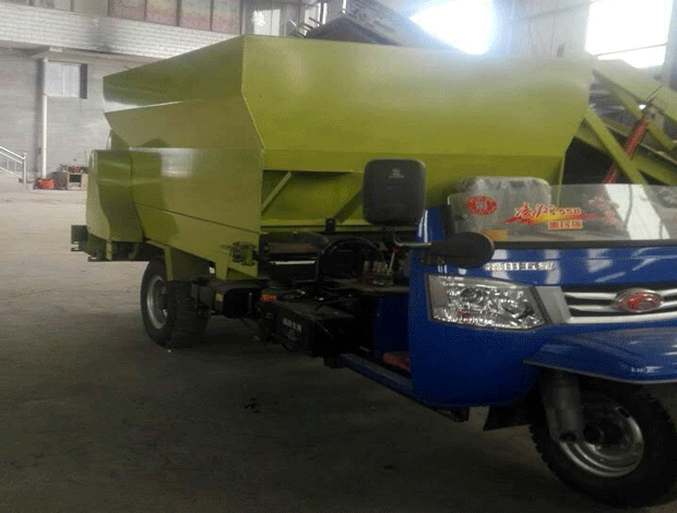 三輪撒料車 三輪撒料車